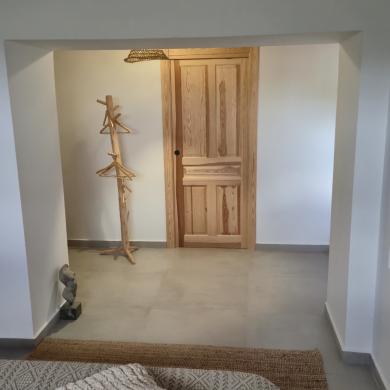 B&B te koop in Almansa: Unieke Off-grid Finca met Toeristische Licentie