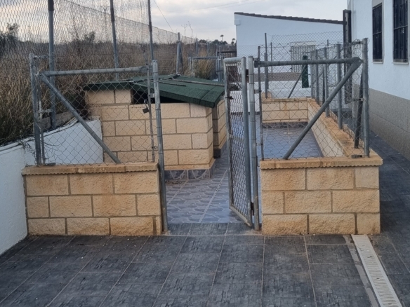 Unieke luxe villa met gastenverblijf en privézwembad te koop in Hondón de los Frailes