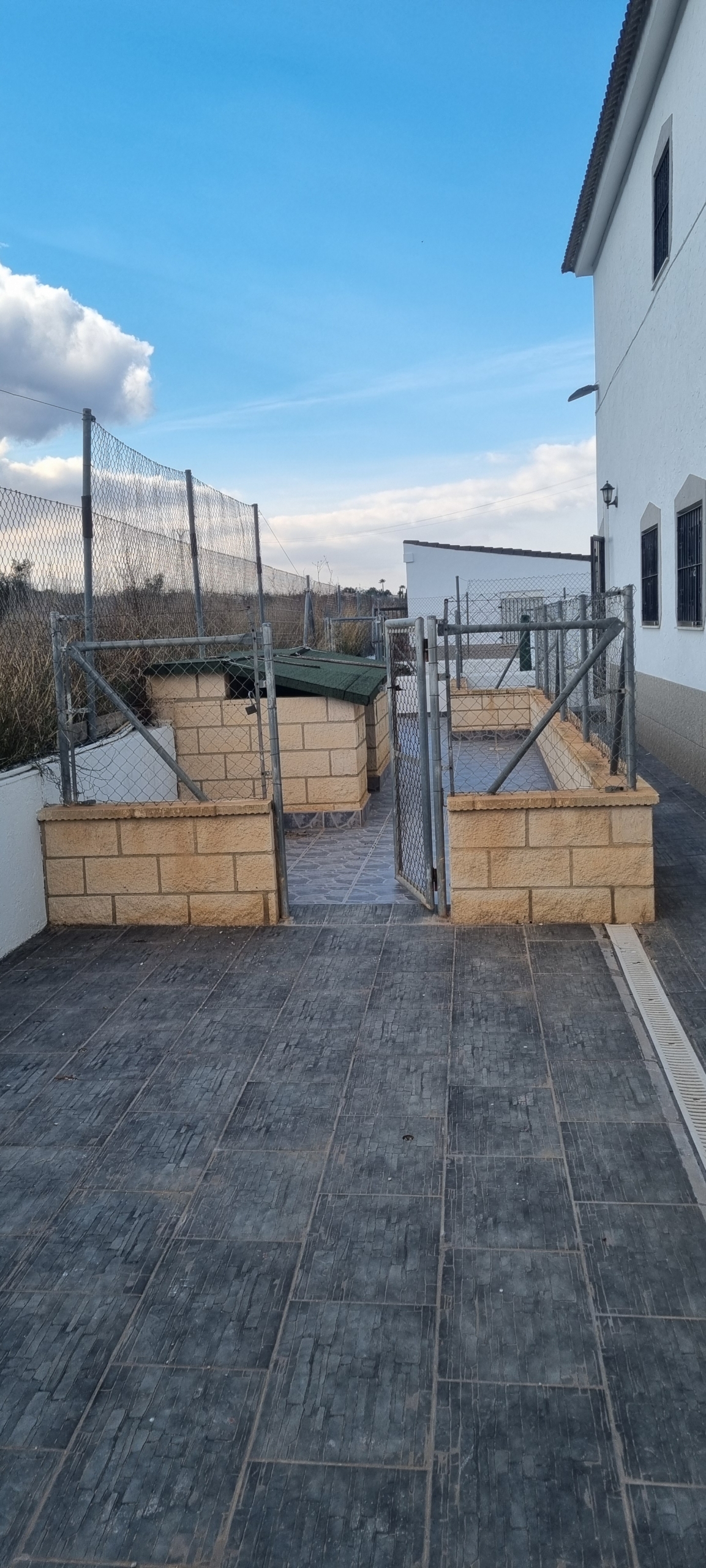 Unieke luxe villa met gastenverblijf en privézwembad te koop in Hondón de los Frailes