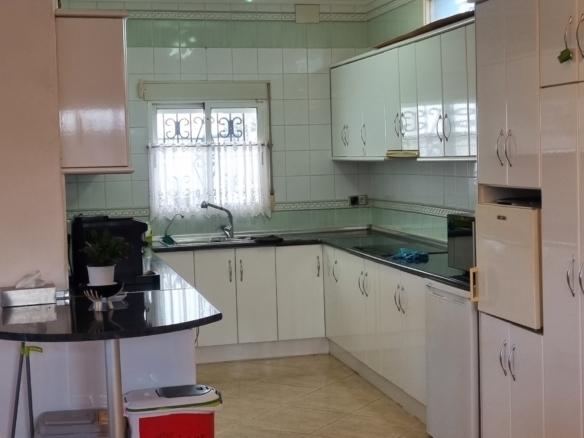 Unieke luxe villa met gastenverblijf en privézwembad te koop in Hondón de los Frailes