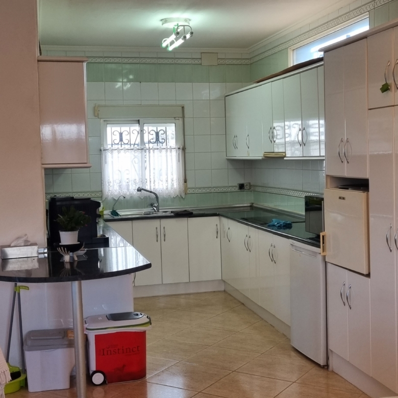 Unieke luxe villa met gastenverblijf en privézwembad te koop in Hondón de los Frailes