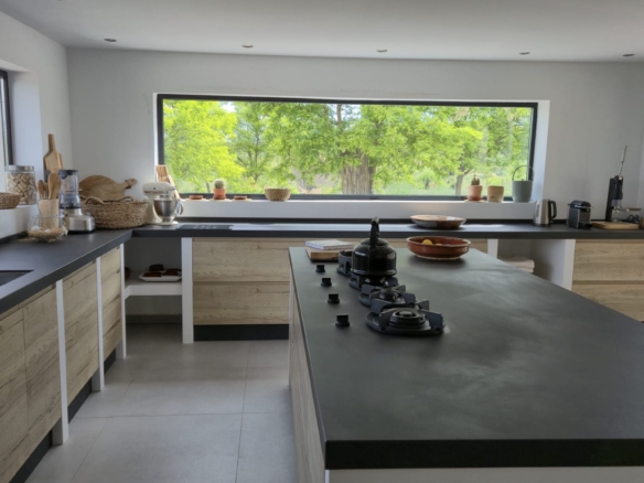 B&B te koop in Almansa: Unieke Off-grid Finca met Toeristische Licentie