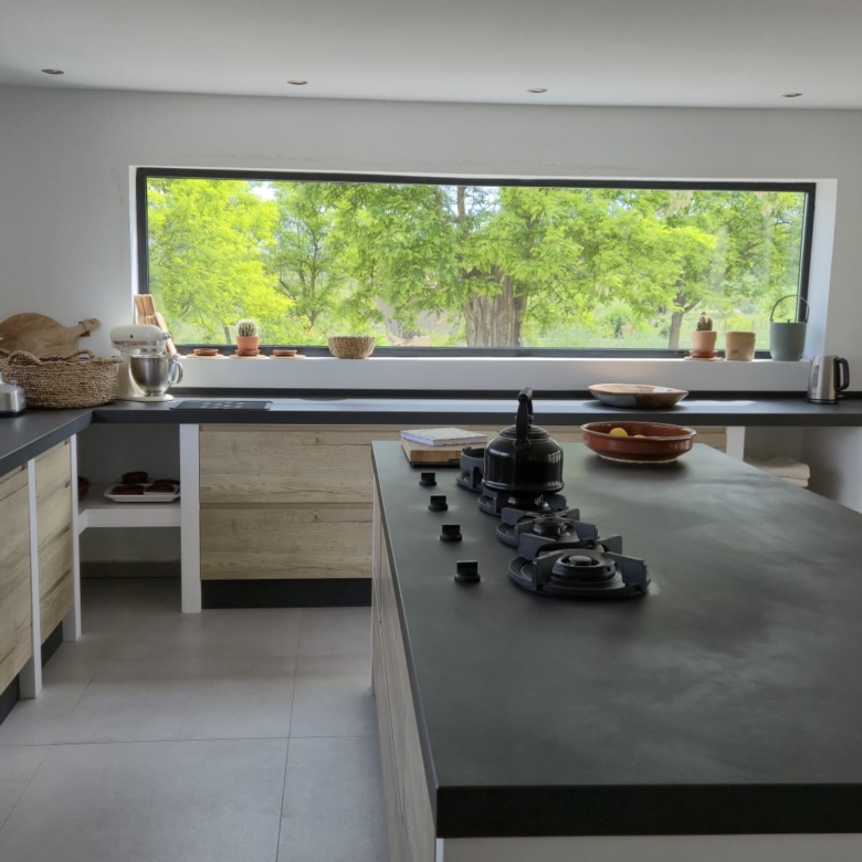 B&B te koop in Almansa: Unieke Off-grid Finca met Toeristische Licentie