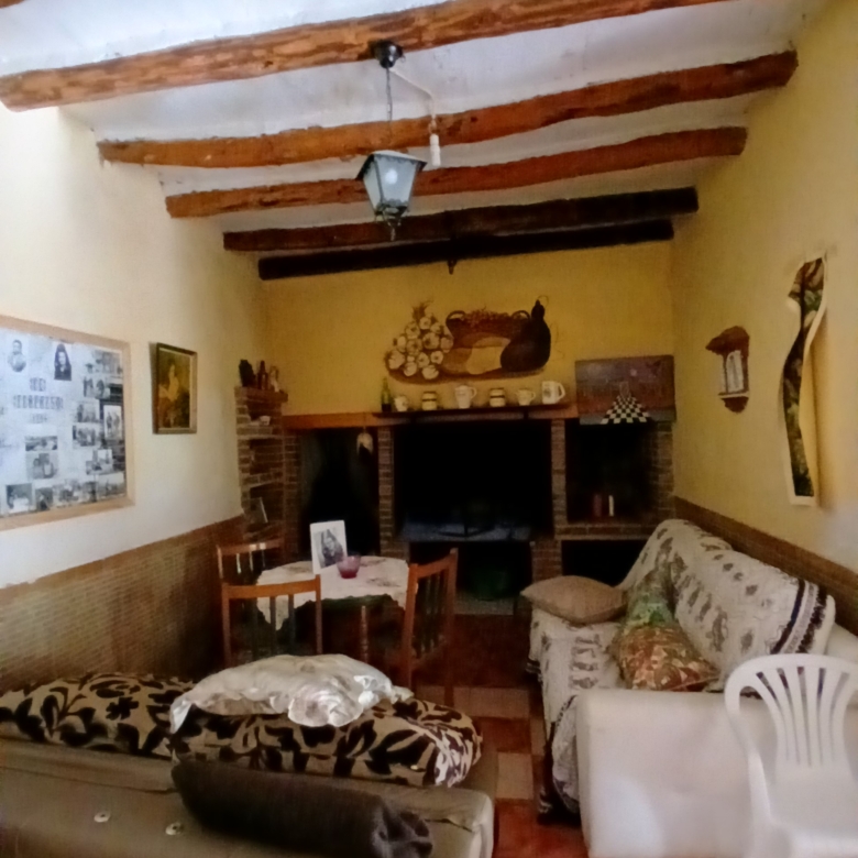 Exclusieve Off-Grid Finca met Gigantisch Perceel & Zwembad in Caudete