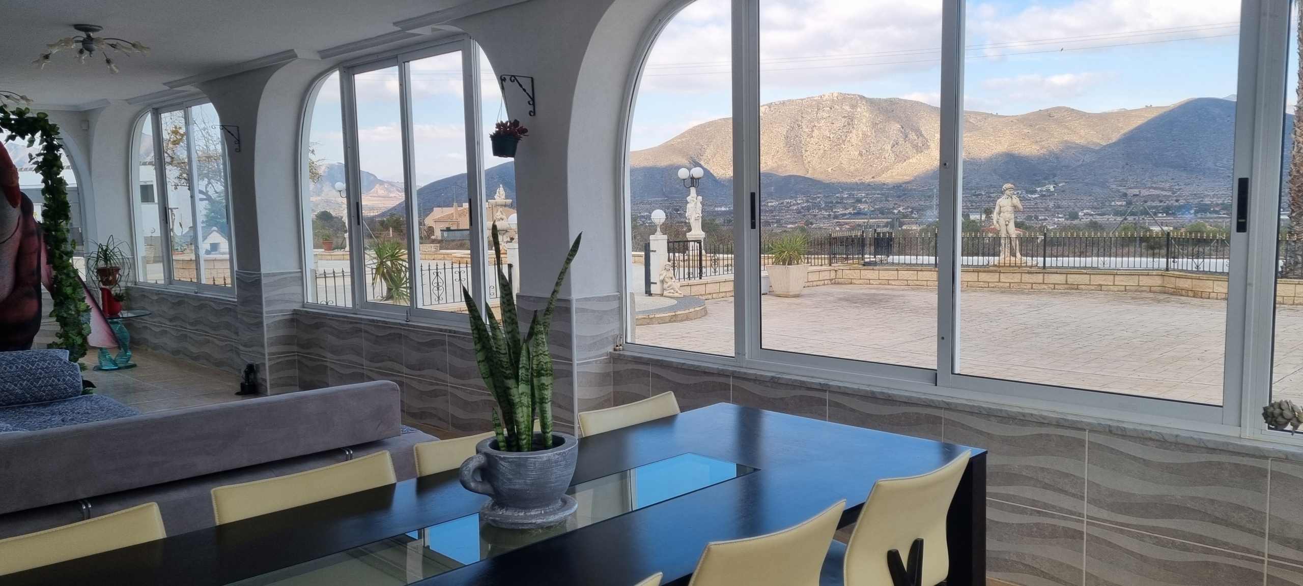 Unieke luxe villa met gastenverblijf en privézwembad te koop in Hondón de los Frailes