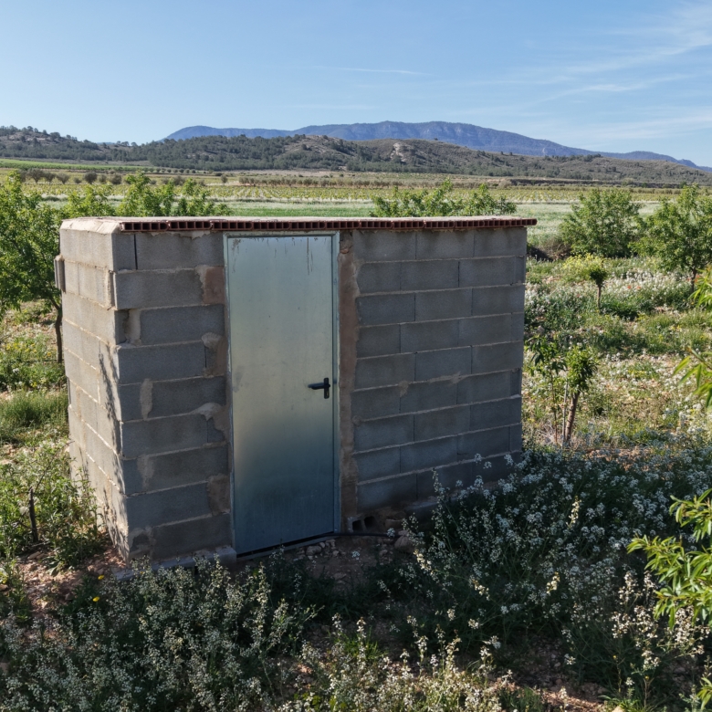 Land te koop in Spanje: Bouwperceel van 21.625 m² met amandelbomen in Yecla (Murcia)