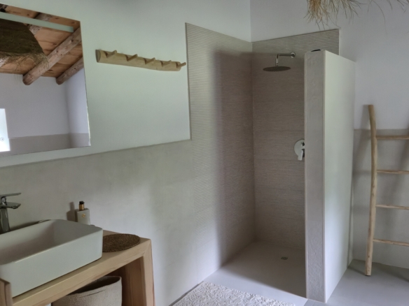 B&B te koop in Almansa: Unieke Off-grid Finca met Toeristische Licentie