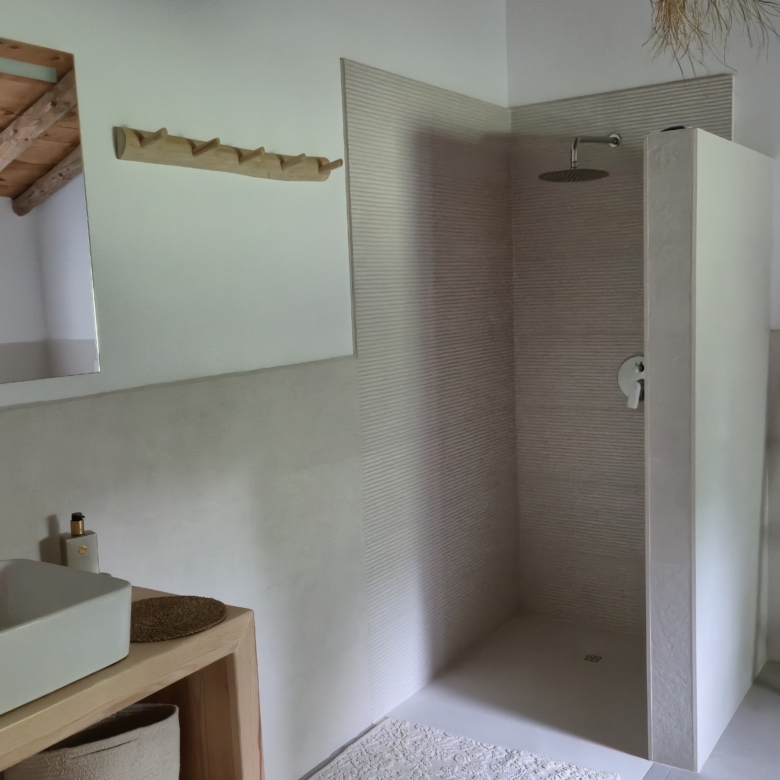 B&B te koop in Almansa: Unieke Off-grid Finca met Toeristische Licentie