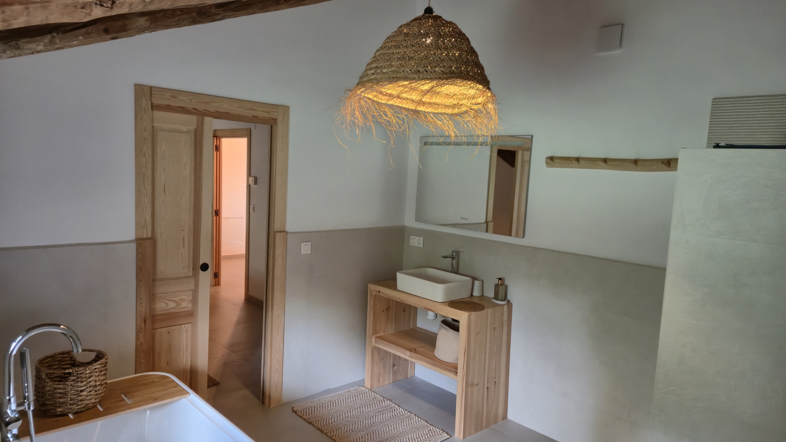 B&B te koop in Almansa: Unieke Off-grid Finca met Toeristische Licentie