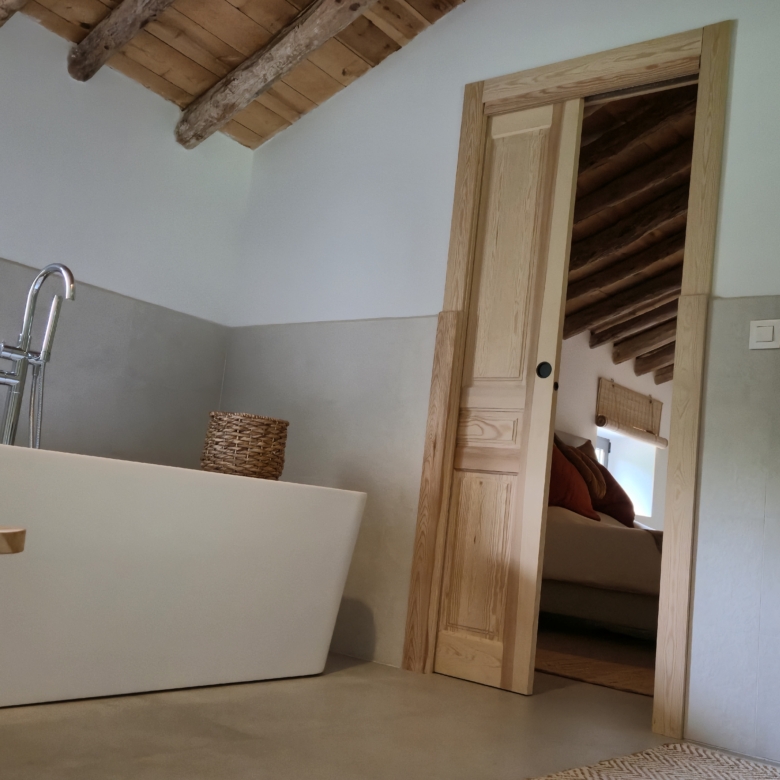 B&B te koop in Almansa: Unieke Off-grid Finca met Toeristische Licentie