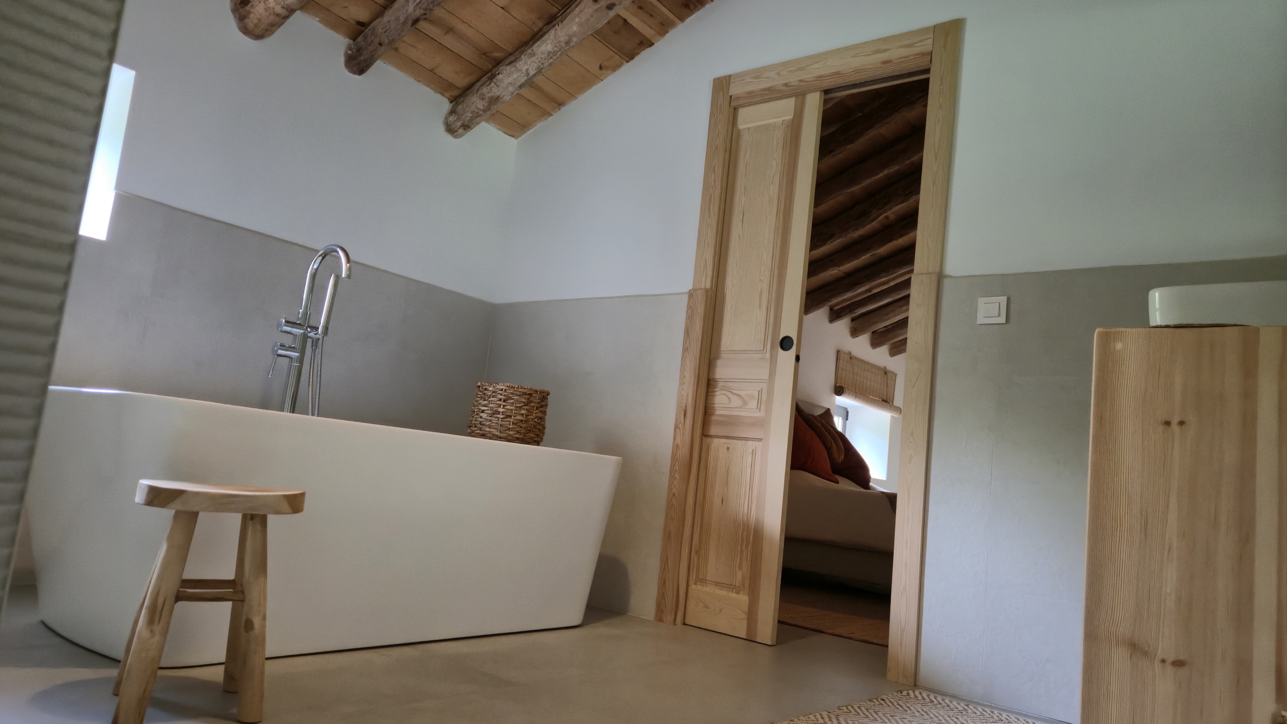 B&B te koop in Almansa: Unieke Off-grid Finca met Toeristische Licentie
