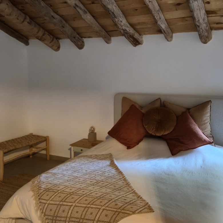 B&B te koop in Almansa: Unieke Off-grid Finca met Toeristische Licentie