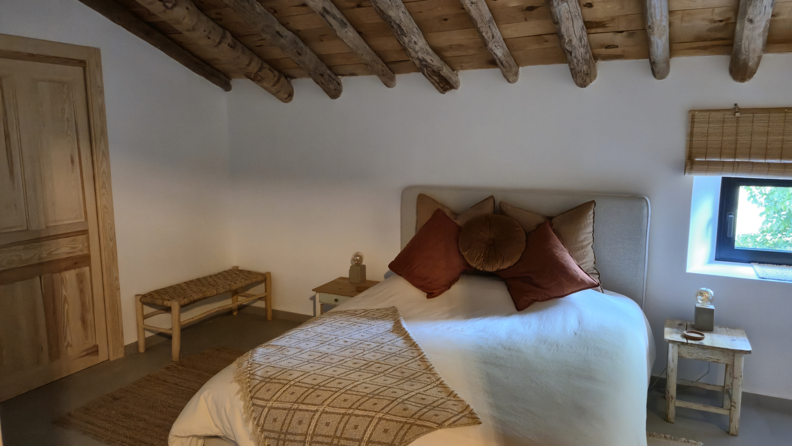 B&B te koop in Almansa: Unieke Off-grid Finca met Toeristische Licentie