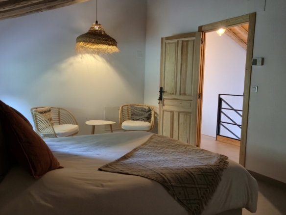 B&B te koop in Almansa: Unieke Off-grid Finca met Toeristische Licentie