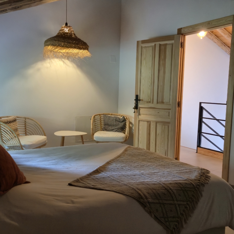 B&B te koop in Almansa: Unieke Off-grid Finca met Toeristische Licentie
