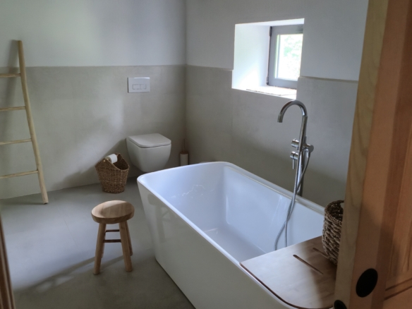 B&B te koop in Almansa: Unieke Off-grid Finca met Toeristische Licentie