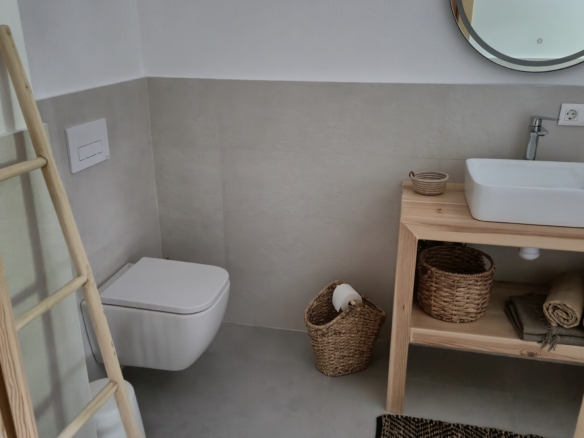 B&B te koop in Almansa: Unieke Off-grid Finca met Toeristische Licentie