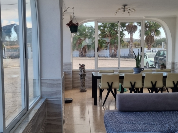Unieke luxe villa met gastenverblijf en privézwembad te koop in Hondón de los Frailes