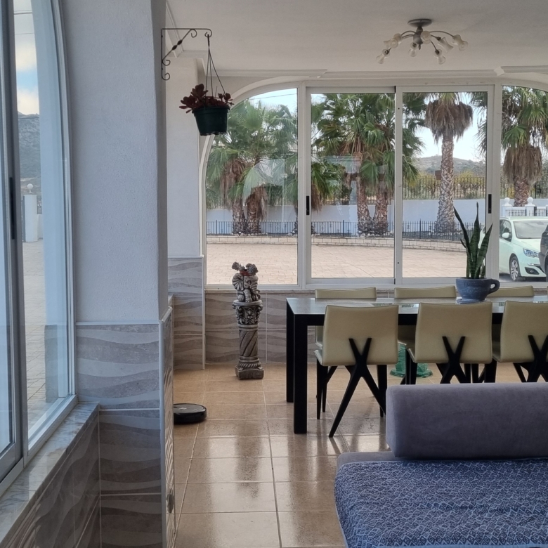Unieke luxe villa met gastenverblijf en privézwembad te koop in Hondón de los Frailes