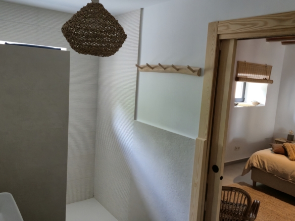 B&B te koop in Almansa: Unieke Off-grid Finca met Toeristische Licentie