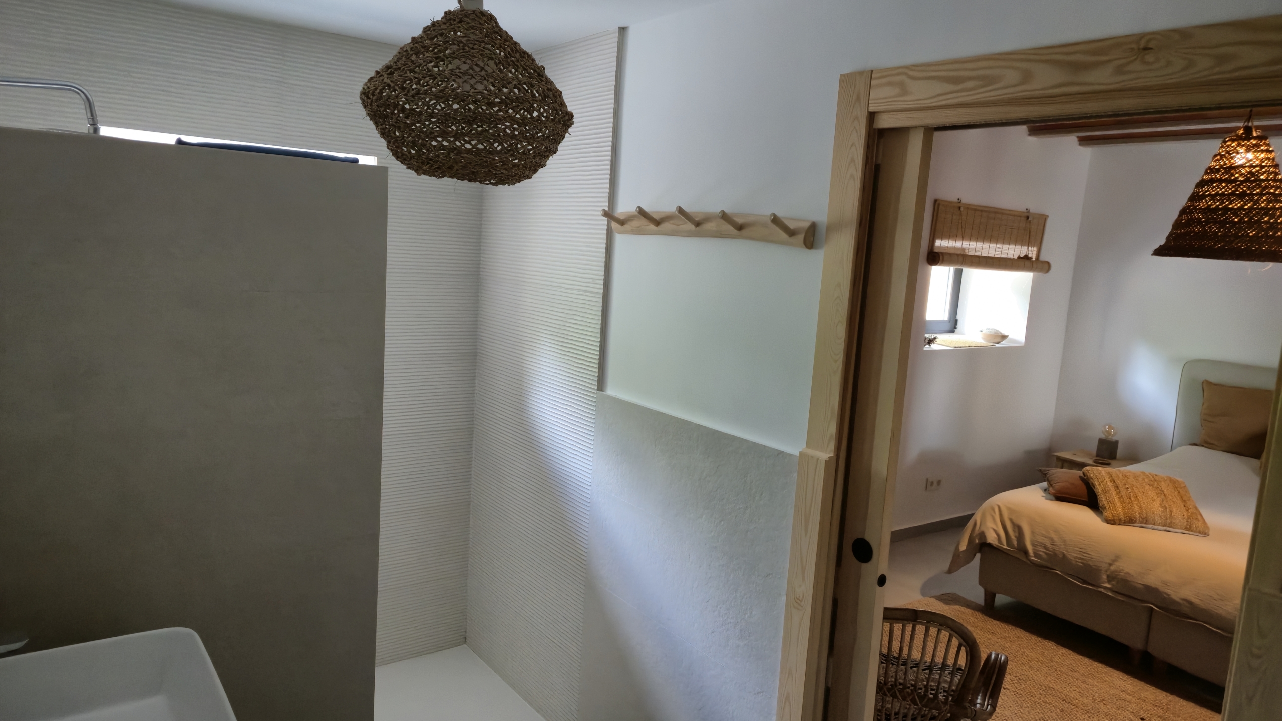 B&B te koop in Almansa: Unieke Off-grid Finca met Toeristische Licentie