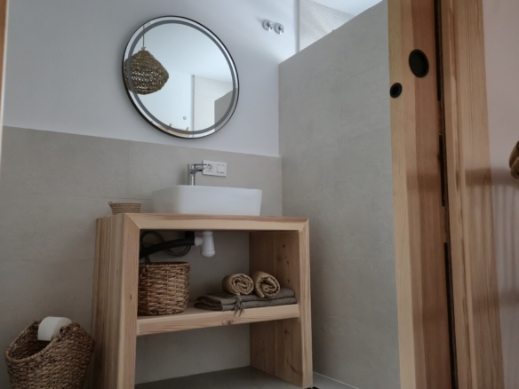 B&B te koop in Almansa: Unieke Off-grid Finca met Toeristische Licentie