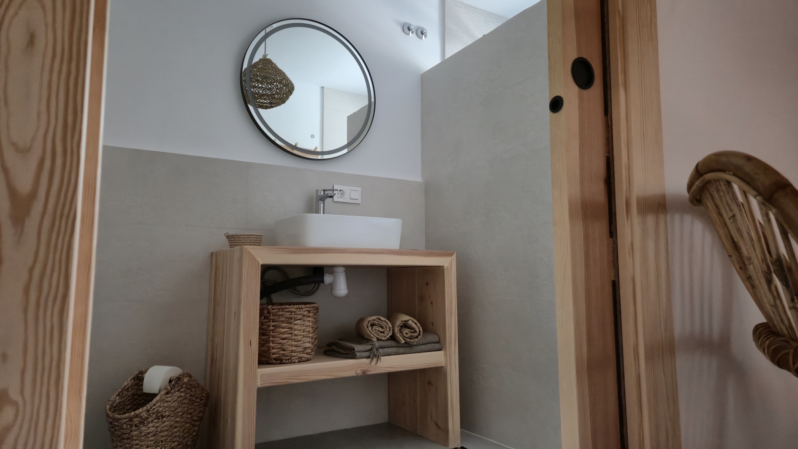 B&B te koop in Almansa: Unieke Off-grid Finca met Toeristische Licentie