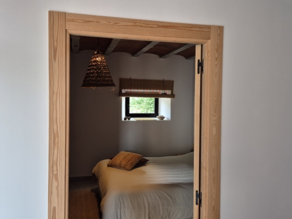 B&B te koop in Almansa: Unieke Off-grid Finca met Toeristische Licentie