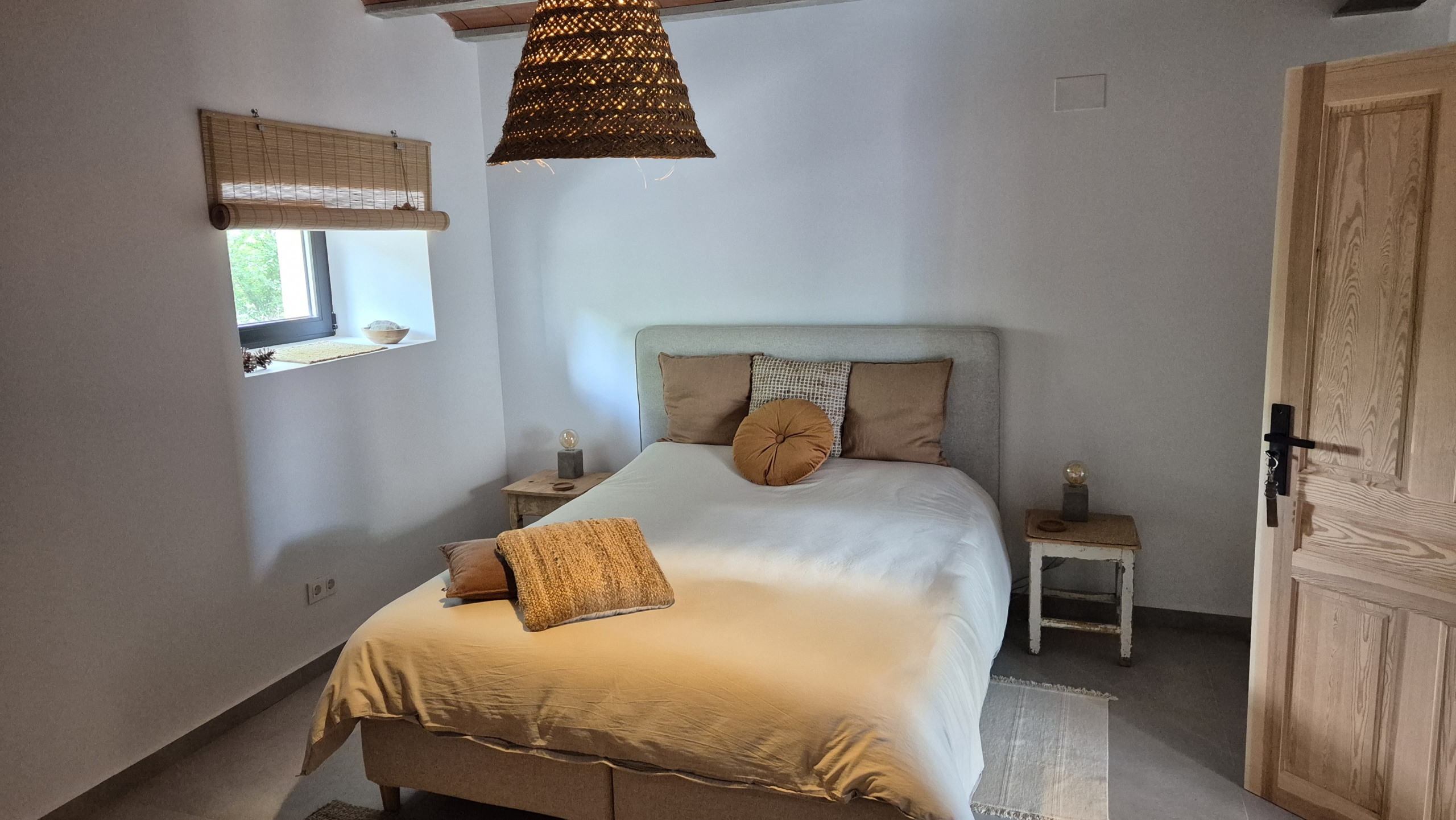 B&B te koop in Almansa: Unieke Off-grid Finca met Toeristische Licentie