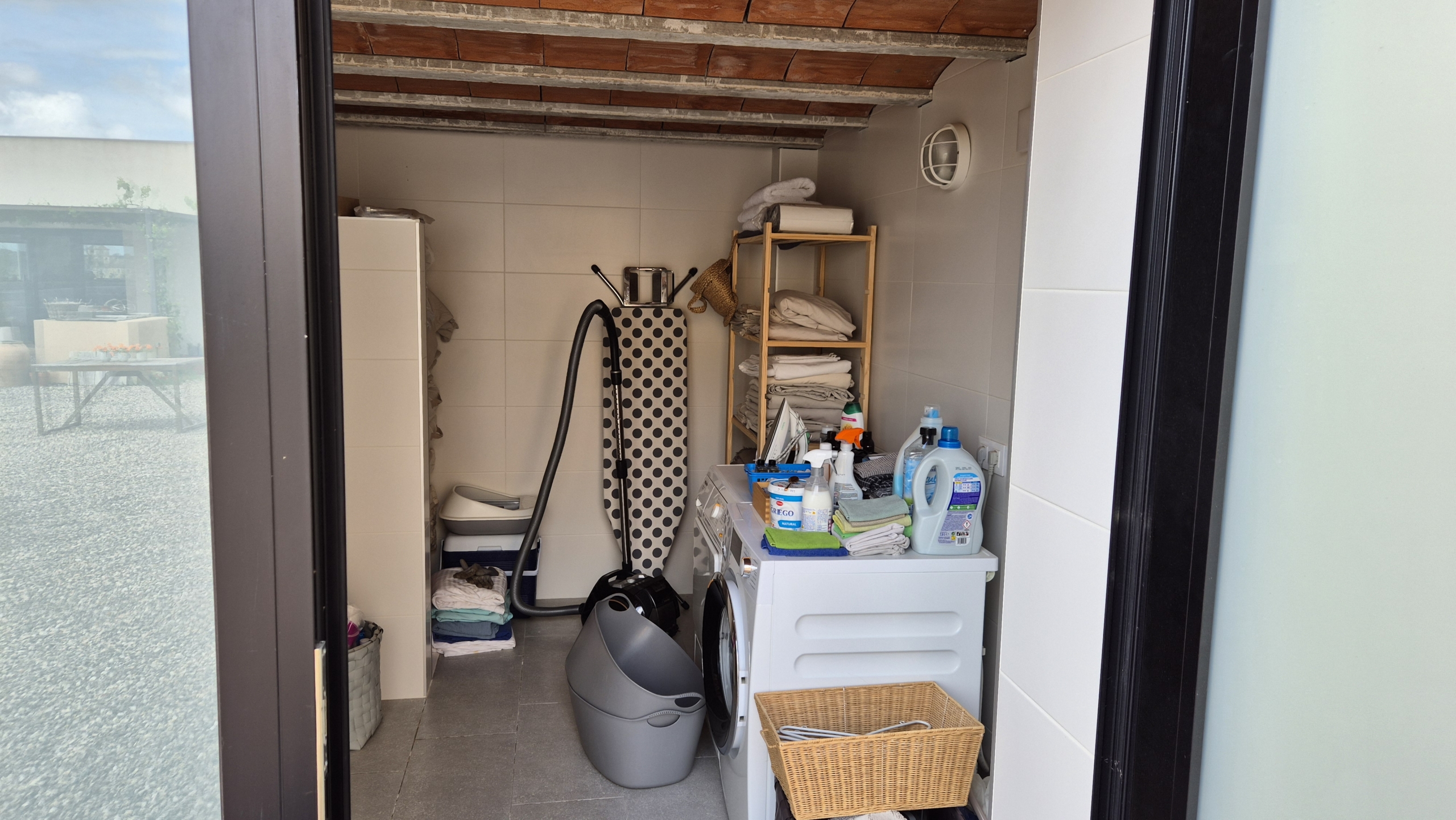 B&B te koop in Almansa: Unieke Off-grid Finca met Toeristische Licentie