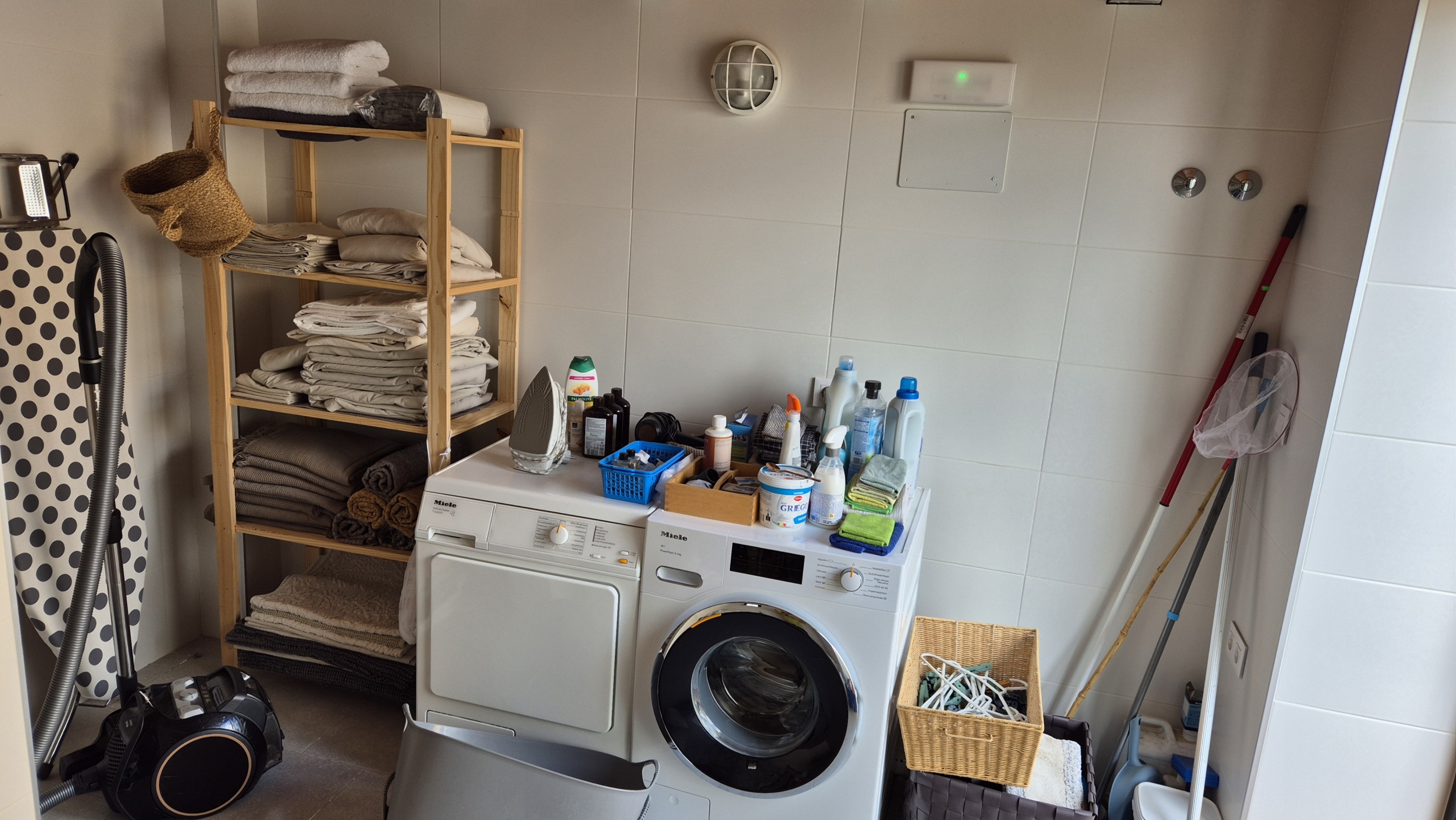 B&B te koop in Almansa: Unieke Off-grid Finca met Toeristische Licentie