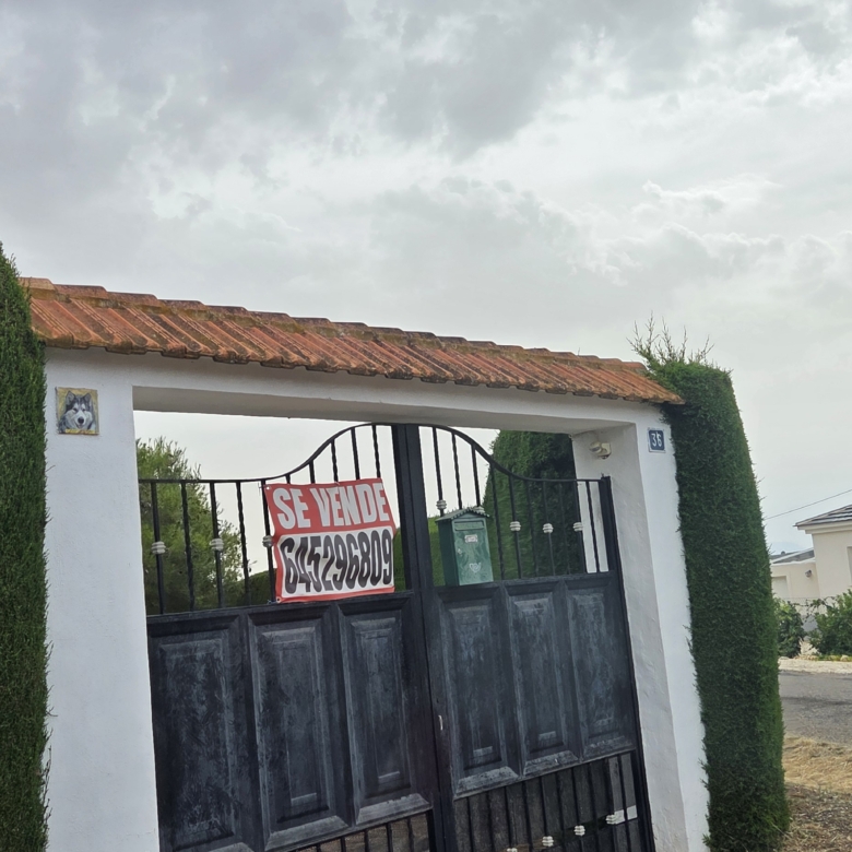 Prachtige en royale plattelandswoning met zwembad en olijfgaard – Nabij Pinoso
