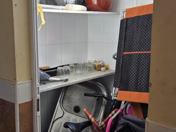 Landelijk vastgoed met loodsen op een groot grondstuk in Yecla, Murcia
