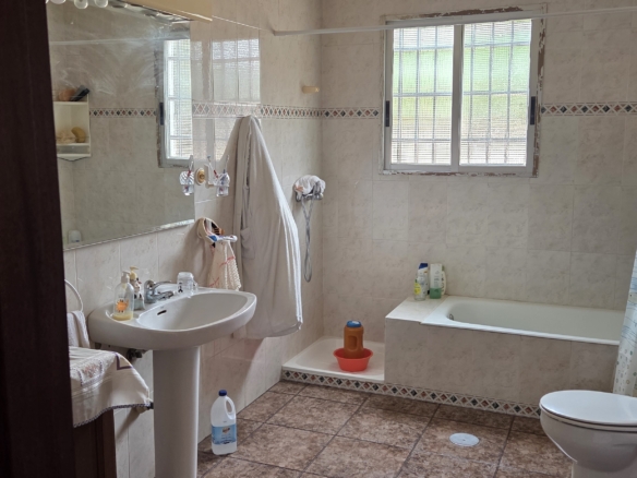 Prachtige en royale plattelandswoning met zwembad en olijfgaard – Nabij Pinoso