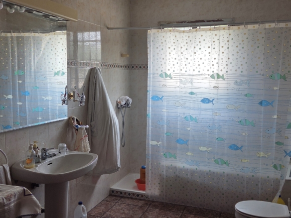 Prachtige en royale plattelandswoning met zwembad en olijfgaard – Nabij Pinoso