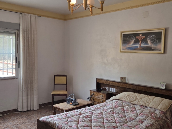 Prachtige en royale plattelandswoning met zwembad en olijfgaard – Nabij Pinoso
