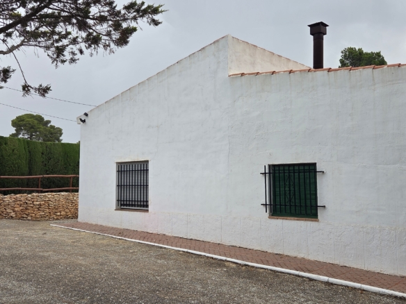 Prachtige en royale plattelandswoning met zwembad en olijfgaard – Nabij Pinoso