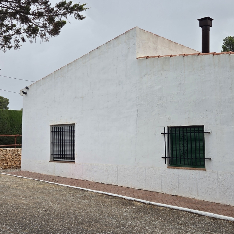 Prachtige en royale plattelandswoning met zwembad en olijfgaard – Nabij Pinoso