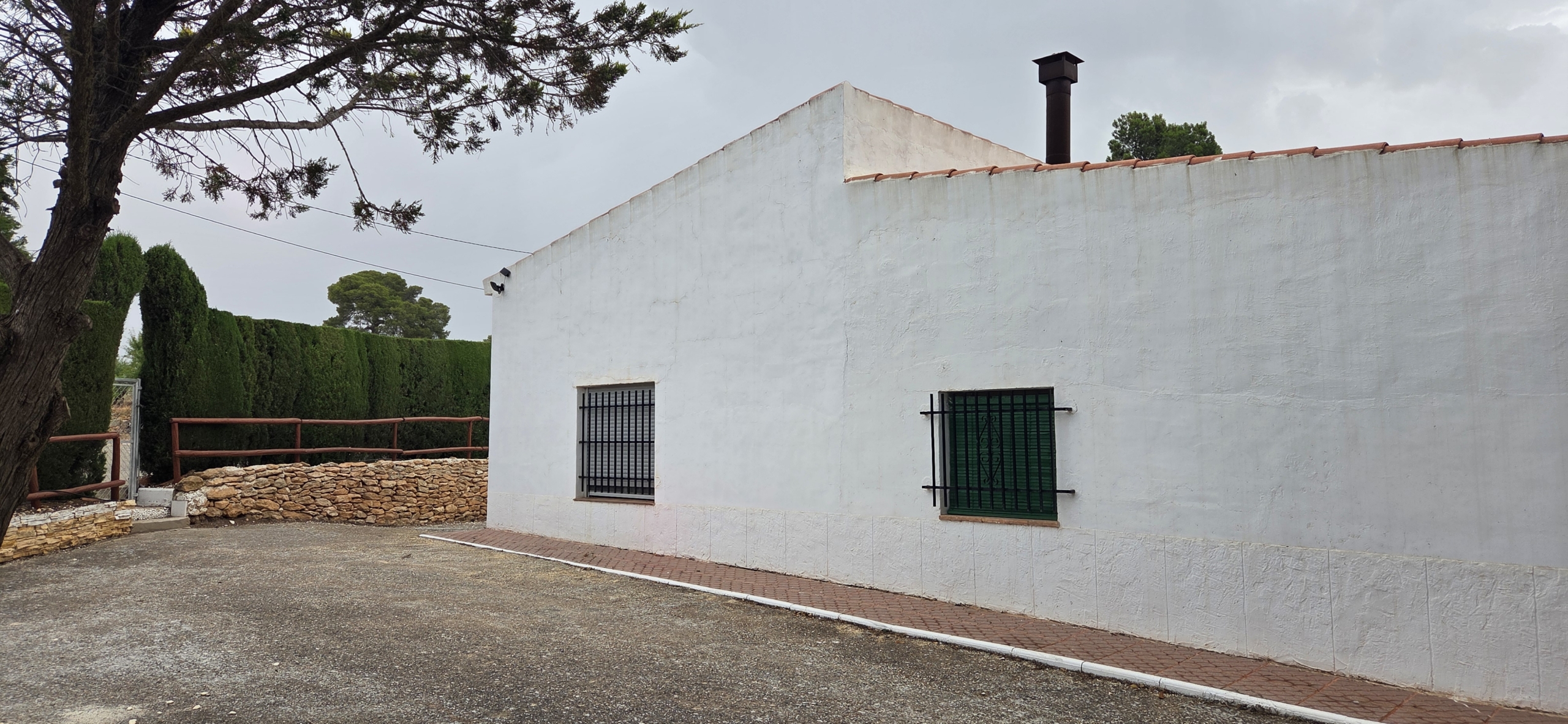 Prachtige en royale plattelandswoning met zwembad en olijfgaard – Nabij Pinoso