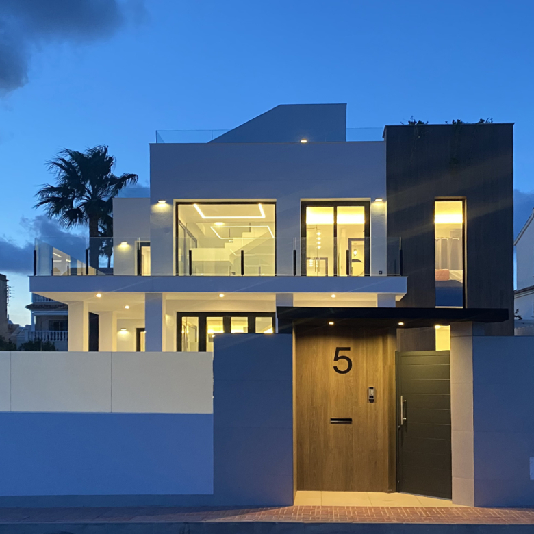 Luxurious Property in Torre La Mata (Ref: DOSI-1434)