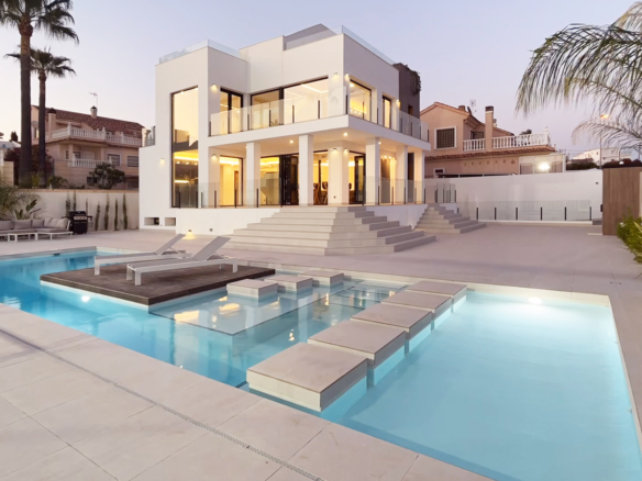 Luxurious Property in Torre La Mata (Ref: DOSI-1434)