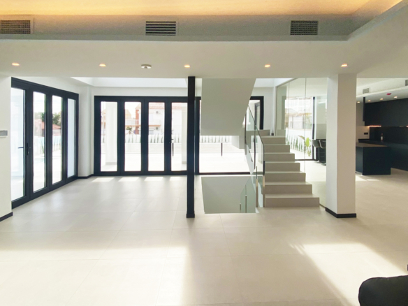 Luxurious Property in Torre La Mata (Ref: DOSI-1434)