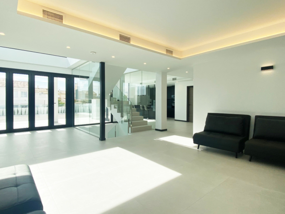 Luxurious Property in Torre La Mata (Ref: DOSI-1434)