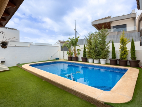 Detached Villa in Los Montesinos (Ref: BCT-MARMA)