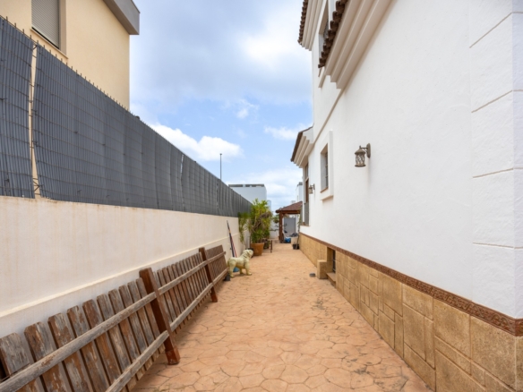 Detached Villa in Los Montesinos (Ref: BCT-MARMA)
