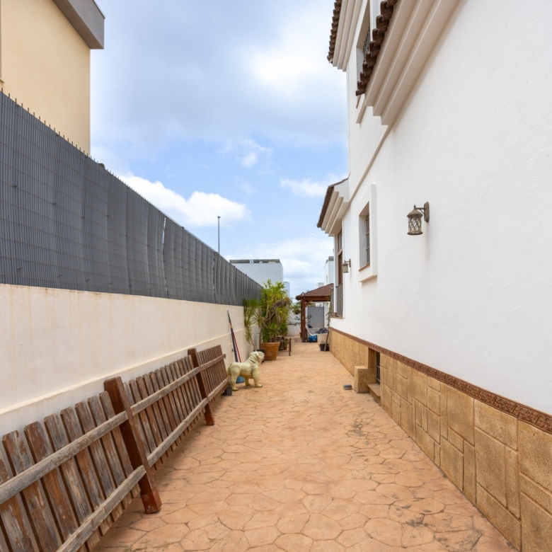Detached Villa in Los Montesinos (Ref: BCT-MARMA)