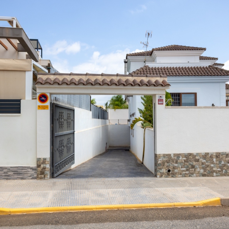 Detached Villa in Los Montesinos (Ref: BCT-MARMA)