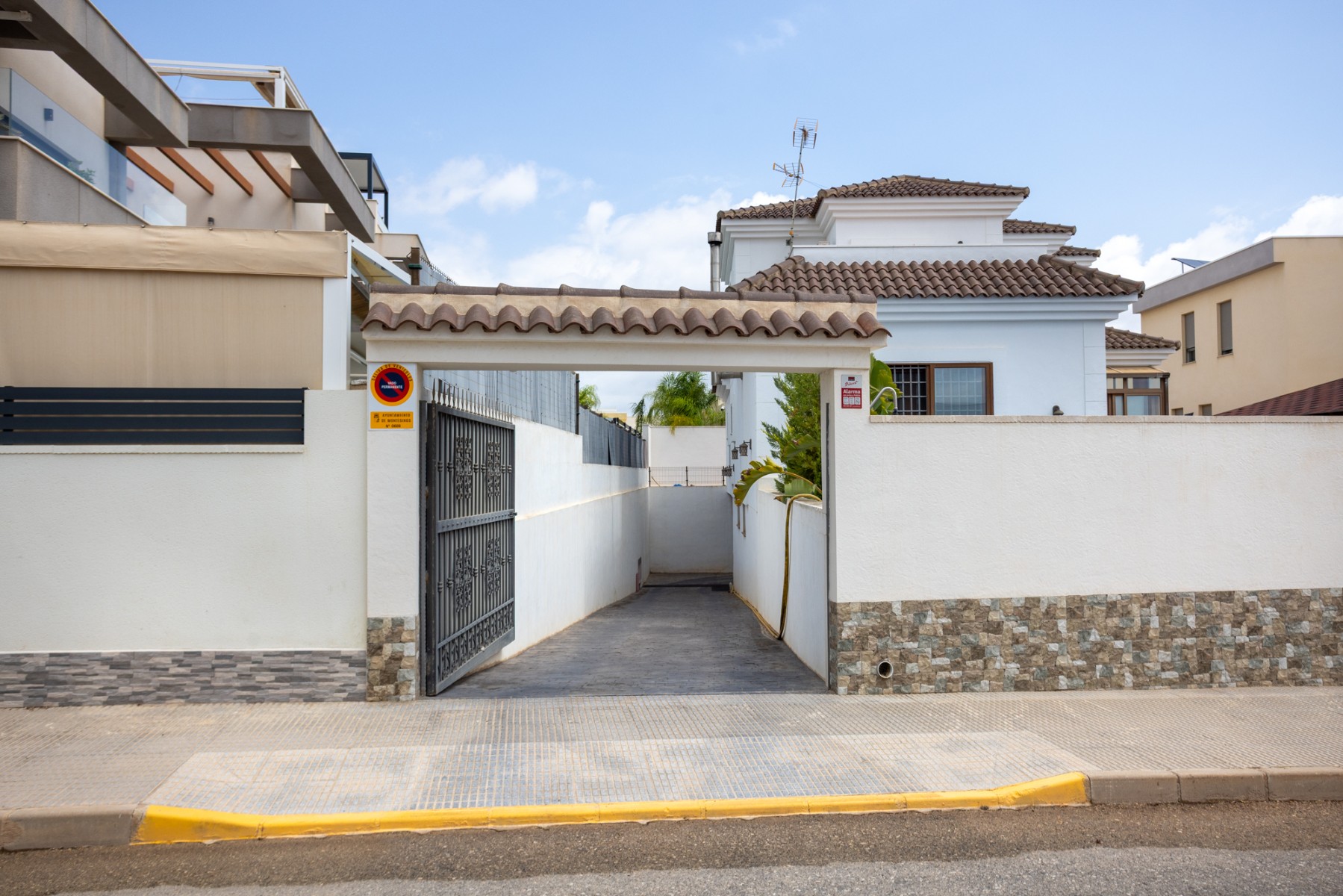 Detached Villa in Los Montesinos (Ref: BCT-MARMA)