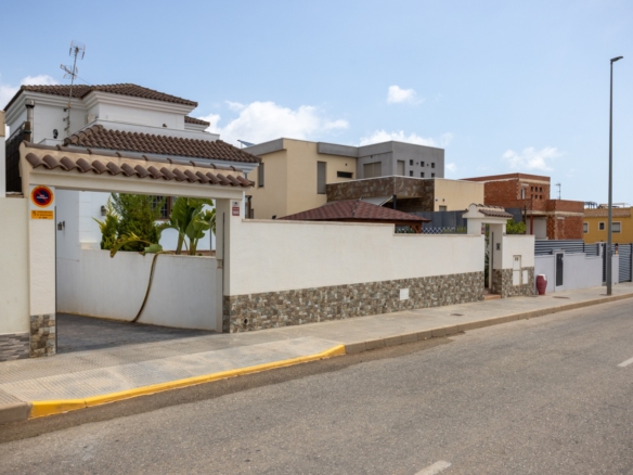 Detached Villa in Los Montesinos (Ref: BCT-MARMA)