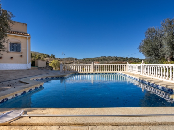 Finca – Country Property in La Zarza (Ref: BC-ANEEHS-D)